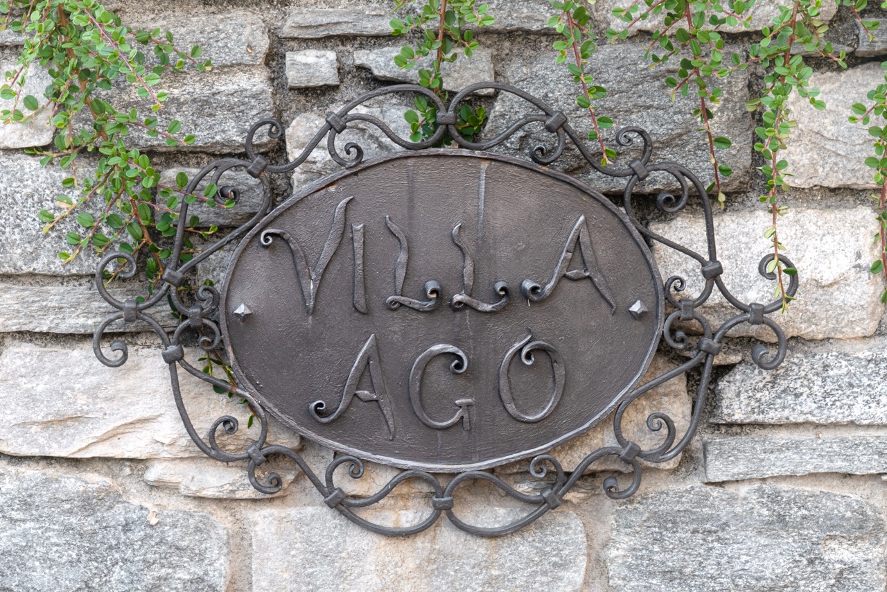 Villa Ago Family Crest